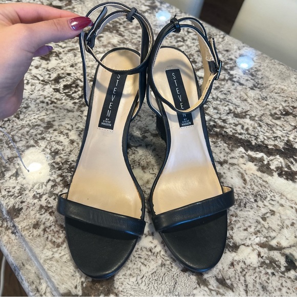 Steve Madden Black Wedge Sandals - Picture 6 of 9